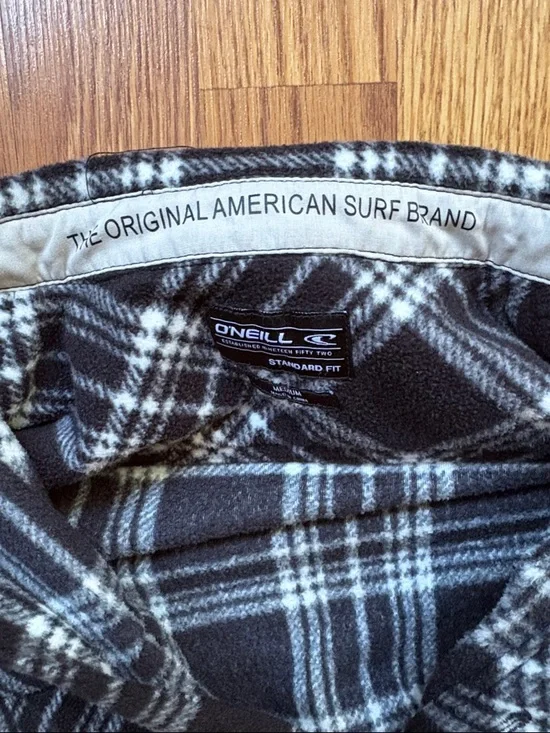 O’Neill Black & White Plaid Button-Up Flannel Shirt - Picture 5 of 8